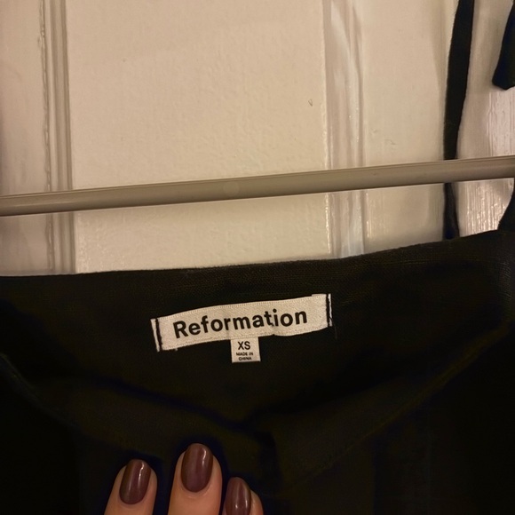 Black linen Reformation shift dress with tie straps - Picture 4 of 5